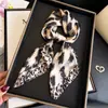 Bufanda de Seda Sintética con Estampado de Leopardo Estilo Urbano para Mujer, Chal de Alta Gama, Bufanda para el Cuello con Protección Solar, Pañuelo para la Cabeza, Bufanda