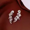 Pendientes de borla con flor de trébol de circonita vintage con un toque de alta gama, pendientes versátiles y de moda al por mayor