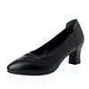 Zapatos de mamá, cómodos, suela blanda, planos de cuero suave para mujer, Otoño 2026, Nuevo estilo, Zapatos de cuero para mujer de mediana edad, Tacón de grosor medio, Zapatos para mujer