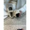 Sapatos peludos femininos para outono e inverno 2024, novos sapatilhas de bico redondo estilo fada com laço, pantufas de algodão versáteis e quentes com forro de fleece