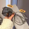 Novos óculos de grau fotocromáticos com proteção contra luz azul, armações estilosas de alta qualidade, armações quadradas da moda para mulheres, efeito emagrecedor, visual natural
