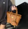 Bolsa de Mão com Estampa de Moda Super Popular Feminina Chegada Nova 2025 Versátil Bolsa de Ombro de Nicho Popular na Internet Bolsa Transversal Popular