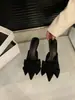 Primeiro Encontro com Mocassins de Veludo de Salto Alto, Sapatos Slip-On Femininos para Uso Externo, Estilo Francês Primavera/Verão 2026, Meio-Slip com Design de Borboleta