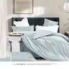 Conjunto de Quatro Peças Bordado Liso de Luxo Leve, Capa de Edredom de Tecido com Textura Delicada, Conjunto de Roupa de Cama para Casa para Pousadas e Hotéis