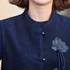 Novo conjunto de primavera e outono para mulheres de meia-idade e idosas: estilo mamãe da moda, camiseta de manga comprida, colete bordado e calça pantalona - um conjunto de três peças