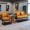 Sillones para sala de billar, sillas para espectadores, asientos en cabinas y una combinación de mesas y sillas para el área de descanso y recepción de la sala de billar.