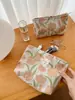 Bolsa Cosmética Grande de Tulipán Moldeado Dorado Bolsa de Lavado para Cuidado de la Piel Bolsa Interior Bolso de Mano Portátil Bolsa de Almacenamiento