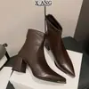 Em estoque~ Botas de tornozelo pretas com zíper nas costas e salto alto de 7 cm para mulheres, bico fino, cano justo, salto grosso, elásticas, justas, moda
