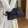 Nova bolsa de ombro única sob o braço estilo coreano para inverno, para mulheres, versátil, de grande capacidade, com estampa simples de bolinhas, bolsa da moda 2026