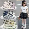 Nuevas Sandalias de Exterior de Verano 2026 para Niños y Niñas, Zapatos Transpirables con Hebilla de Perilla para Niños Mayores, Suela Suave Antideslizante