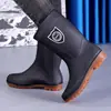 Botas de chuva de borracha espessa, botas masculinas de inverno antiderrapantes, resistentes ao desgaste e com forro de fleece à prova d'água, adequadas para canteiros de obras, disponíveis em modelos de cano alto, médio e baixo