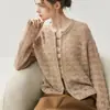 Cárdigan Grueso de Cuello Redondo de Cachemira Personalizado Ropa de Abrigo Otoño e Invierno Nuevo Botón de Siete Pines para Mujer Largo de Seda Cortado en Hilo Blanco