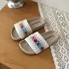 Sandalias sin cordones bordadas de estilo étnico para niñas 2026 Verano Nuevos Zapatos de Princesa Versátiles Casuales de Suela Suave