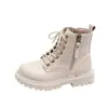 Botas de couro estilo britânico para meninas, modelos de outono e inverno, forradas com fleece para aquecimento, botas Martin infantis, solado grosso, antiderrapantes, botas curtas para meninos, idades 6-12