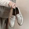 Mocasines de piel de flor estilo británico para mujer, de tacón bajo, punta redonda y corte profundo, para ir al trabajo, zapatos de piel suave versátiles que no cansan los pies
