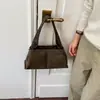 Bolso de mano europeo y americano nuevo retro transfronterizo, un diseño de nicho y minimalista que complementa cualquier atuendo, ofreciendo un look sofisticado para mujeres, adecuado como bolso de hombro o bolso cruzado