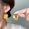 Pendientes de Borla con Forma de Ala de Mariposa Hueca Dorada para Mujer, Moda Exquisita y de Alta Gama, Pendientes de Diseño de Nicho de Lujo Ligero, Nuevo Modelo 2026