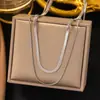 [Collar de Acero de Titanio Dorado + Color Acero] Moda de Lujo Ligero para Mujer El Más Fácil de Combinar Cadena para Clavícula Collar de Amor de Nicho de Gama Alta