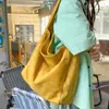 Bolsa Tote Retrô Japonesa Feminina Outono 2026 Nova Camurça Pelúcia Grande Capacidade Versátil para o Trabalho Bolsa de Ombro de Mão