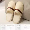 Chinelos Descartáveis Espessos de Hotel, Chinelos de Veludo Coral Algodão Antiderrapantes para Uso Doméstico, Pousadas e Uso Interno, Atacado