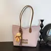Bolsa de Ombro Casual Nicho Retrô de Grande Capacidade Feminina Nova Moda Outono 2025 e Bolsa Tote Prática para o Dia a Dia