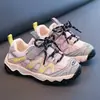 Zapatos versátiles para niñas para primavera y otoño 2026, nuevos zapatos deportivos infantiles, zapatillas atléticas de suela blanda para niñas, zapatillas de running de moda para niños mayores