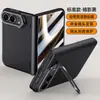 Adequado para o Apple iPhone Duo, esta capa de celular dobrável com toque de pele possui acabamento fosco, fixação magnética e um design de eixo central para maior proteção contra quedas.