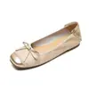 Em estoque: Sapatilhas rasas estilo francês 2026, nova coleção de verão, design de bico fino com laço, sapatos femininos de sola macia, estilo rolo de ovo