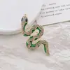 Broche único de perlas con diseño de corazón 2024 nueva moda otoño e invierno corsage accesorios de alfiler delicados para mujer Corea del Sur