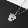 Collar de acero de titanio para mujer, ligero, de lujo, estilo hip hop, moderno, con colgante de oso de diamantes, versátil, para otoño e invierno, cadena de suéter larga de alta gama.