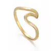 Anillo minimalista con forma de ola en V de acero de titanio, anillo de diseño exclusivo para hombres y mujeres, versátil para el uso diario
