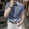 Camisa casual de manga corta, fluida y libre de arrugas de alta gama para hombre, corte ajustado, tacto premium, camisa de seda helada elástica de color liso para negocios