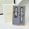 [Empaque de Caja de Regalo] Adecuado para Correa de Reloj Apple Iwatchs12S9876Se, Pulsera de Nácar Colorida, Correa de Cuero para Reloj