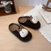 Chinelos femininos para uso externo 2026 novo estilo outono chinelos Birkenstock fechados para crianças maiores chinelos meia sem cadarço