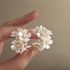 Pendientes de Aguja de Plata Retro Francés Perla Flor Ramo de Flores Pendientes para Mujer Pendientes Elegantes Elegantes de Lujo Ligero Nicho Sentido de Alta Gama