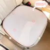 El cojín para asiento de coche Blue Rain para mujer, con un lindo diseño de panal, es una funda de asiento de coche universal, para todas las estaciones, antideslizante y transpirable para usar dentro del vehículo.