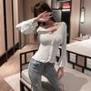 Camiseta de manga larga con escote en V y hombros descubiertos, suave y encerada, de estilo entallado, dulce y picante, de estilo sexy, de estilo nicho, para mujer.