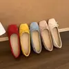 Primeiro Encontro Temporada Sapatilha Retro Vermelha Boca Rasa Sapatos Individuais para Mulheres Novo Estilo Mocas de Veludo com Sola Macia