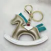 Llavero Creativo de Pony Año del Caballo 2025 Colgante de Caballo Mecedora Relleno de Cuero