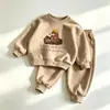 Nuevo conjunto de dos piezas para niños: sudadera de manga larga con estampado de dibujos animados y pantalones joggers para niños, conjunto moderno para niños