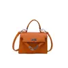 Colección Otoño 2026: Bolso nuevo, simple y moderno para mujer, con un diseño retro de moda, alto atractivo estético y un estilo versátil de hombro/cruzado en forma de cuadrado pequeño