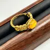 Anillo con Forma de Flor al por Mayor del Fabricante Incrustado con Cera de Abeja Natural Anillo Nuevo Estilo Chino Versátil Estilo Étnico 6019
