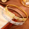 Pulseira clássica de cobre banhada a ouro 18K para mulheres, design LOVE com três fileiras de diamantes, pulseira de casal totalmente cravejada de diamantes, versão larga, ouro V de alta qualidade
