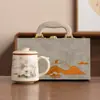 Caneca de Cerâmica para Separação de Chá com Tampa, Design "Mil Milhas de Montanhas e Rios", Presente para a Temporada de Formatura