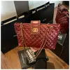 Bolso de Cadena de Diamantes para Mujer 2025 Nuevo de Moda Otoño e Invierno Bolso de Hombro Retro Gran Capacidad Bolso Tote Cruzado para Viajar