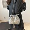 Bolso de Mujer 2024 Nueva Moda Hermoso Bolso de Cadena Nuevo Estilo Chino Estilo Nacional Portátil Nicho Hombro Cruzado Cubo