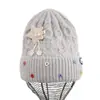 Touca colorida estilo coreano com botão de torção e lã, chapéu de tricô quente para meninas, chapéu para clima frio que afina o rosto para atividades ao ar livre, chapéu à prova de vento para estudantes