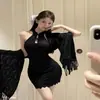 Novo vestido sexy de renda com decote halter, vazado, ombro a ombro, estilo chinês, para influenciadoras, outono e inverno, novo, justo e que afina a silhueta, que abraça o quadril, feminino