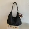 Bolso tote retro popular de temporada cruzada bolso de axila nuevo estilo moda Otoño 2026 bolso de hombro sensación de alta gama mochila