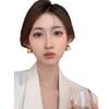 Aretes esféricos de metal de gota de agua de alta gama para mujer, aretes de nicho simples para combinar con todo, aretes de temperamento de estilo frío a la moda